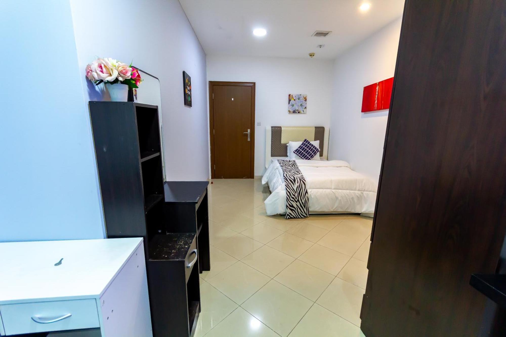 Appartamento Spacious For Girls In Marina فتيات فقط