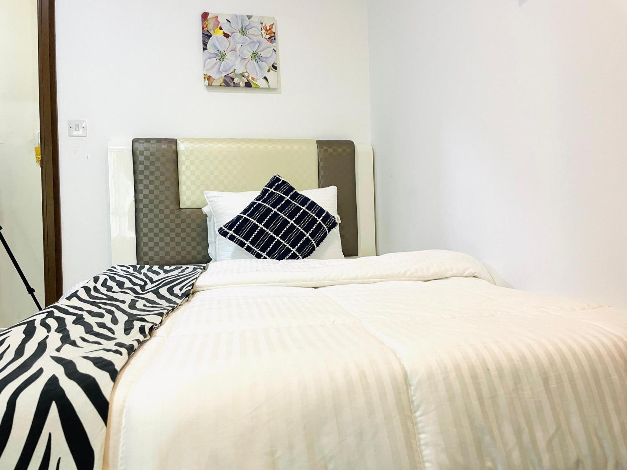 Appartamento Spacious For Girls In Marina فتيات فقط
