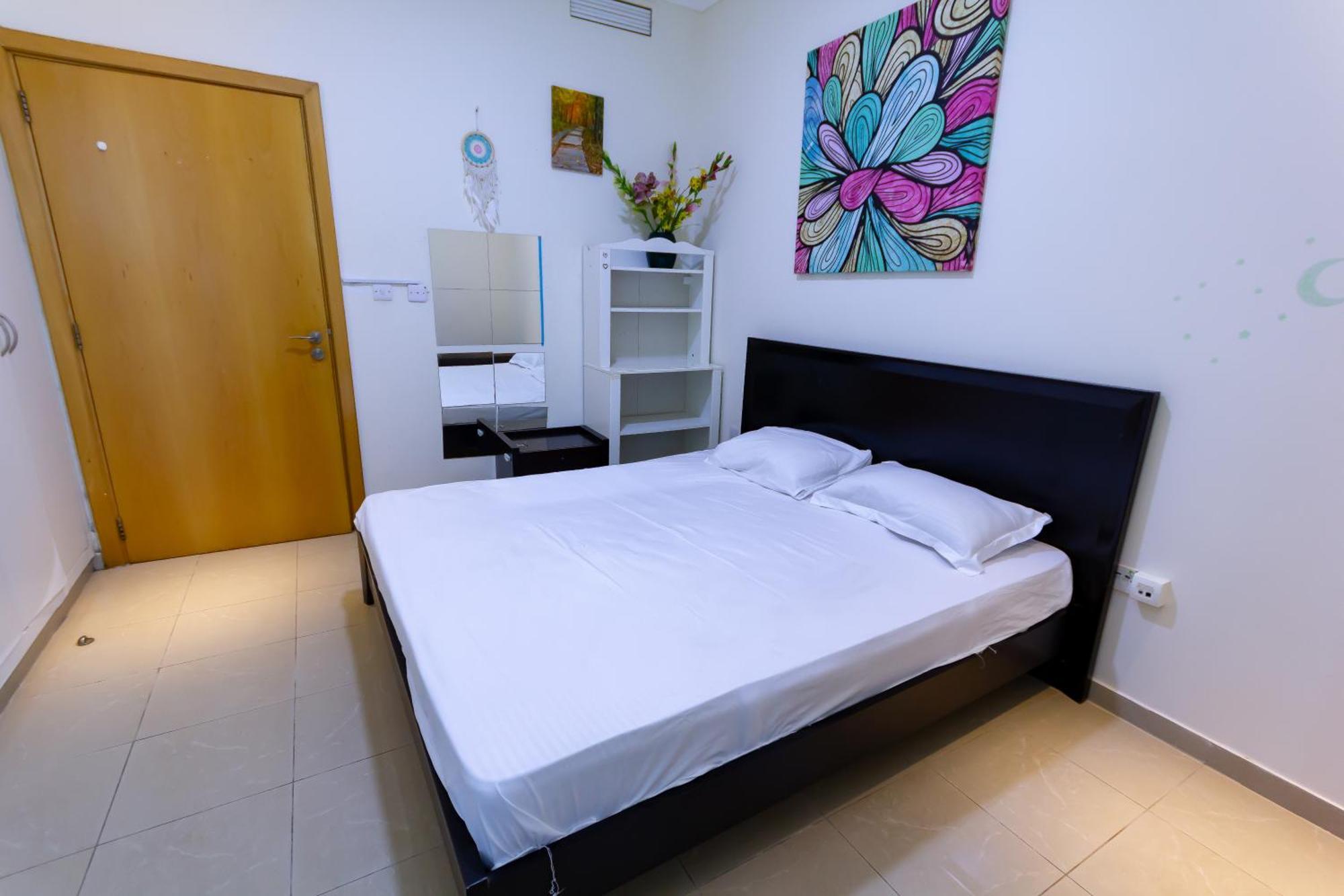 Appartamento Spacious For Girls In Marina فتيات فقط Dubai