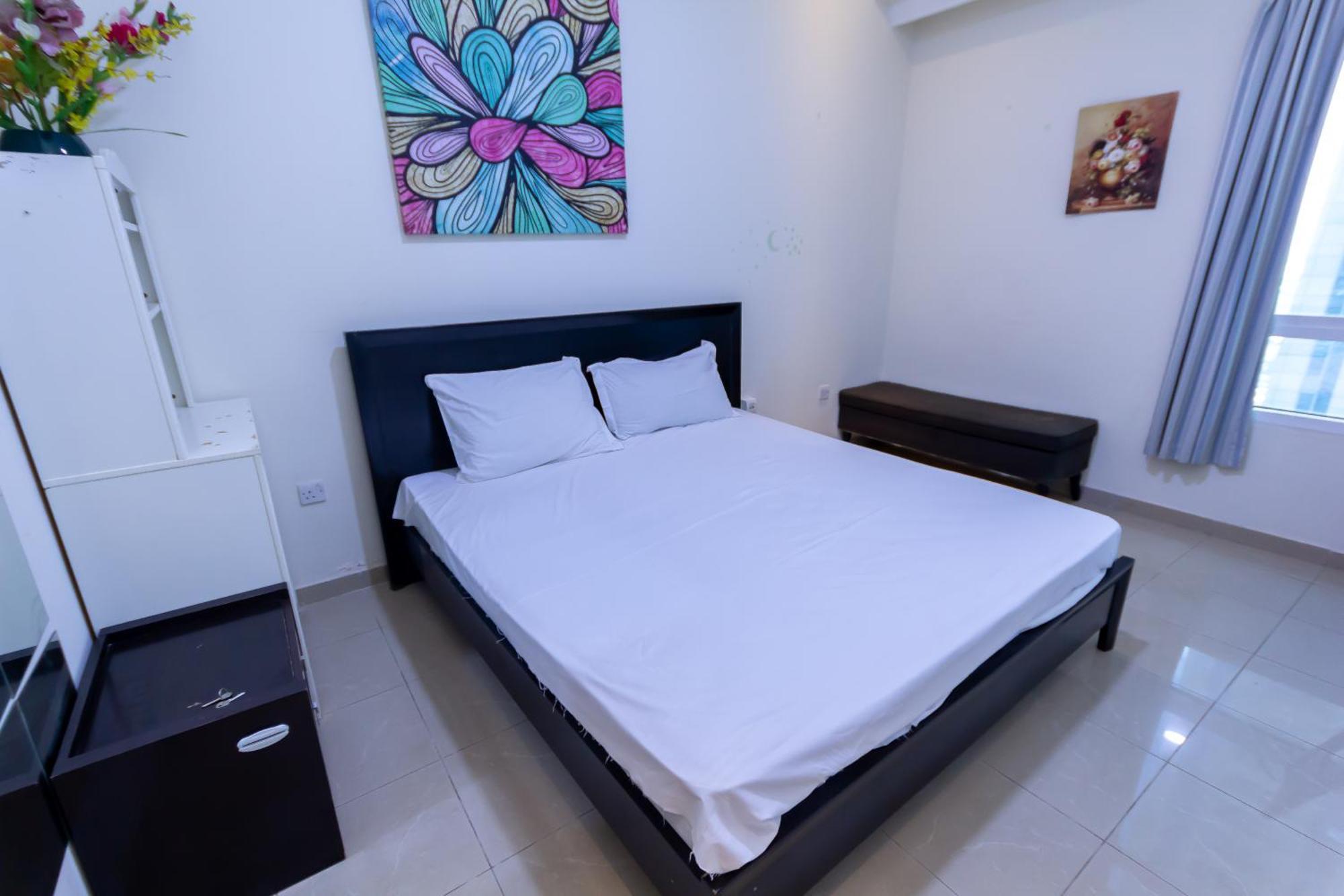 Appartamento Spacious For Girls In Marina فتيات فقط Dubai