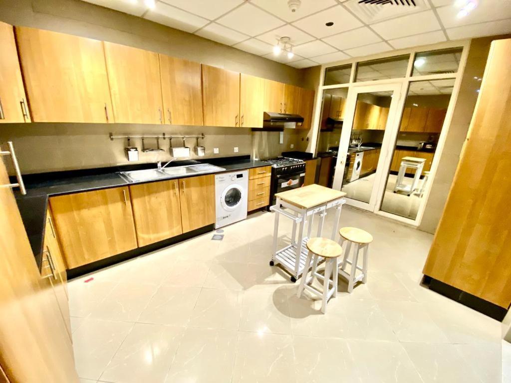 Appartamento Spacious For Girls In Marina فتيات فقط *