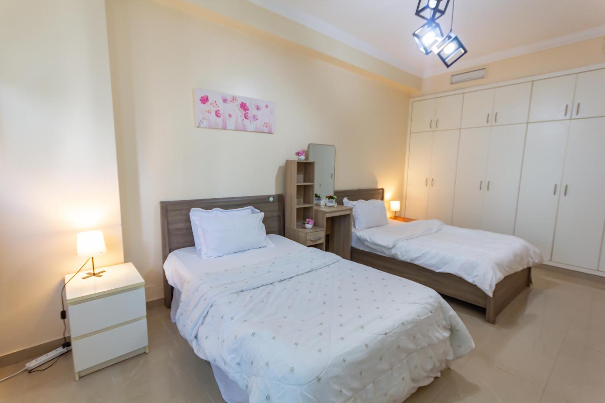Appartamento Spacious For Girls In Marina فتيات فقط