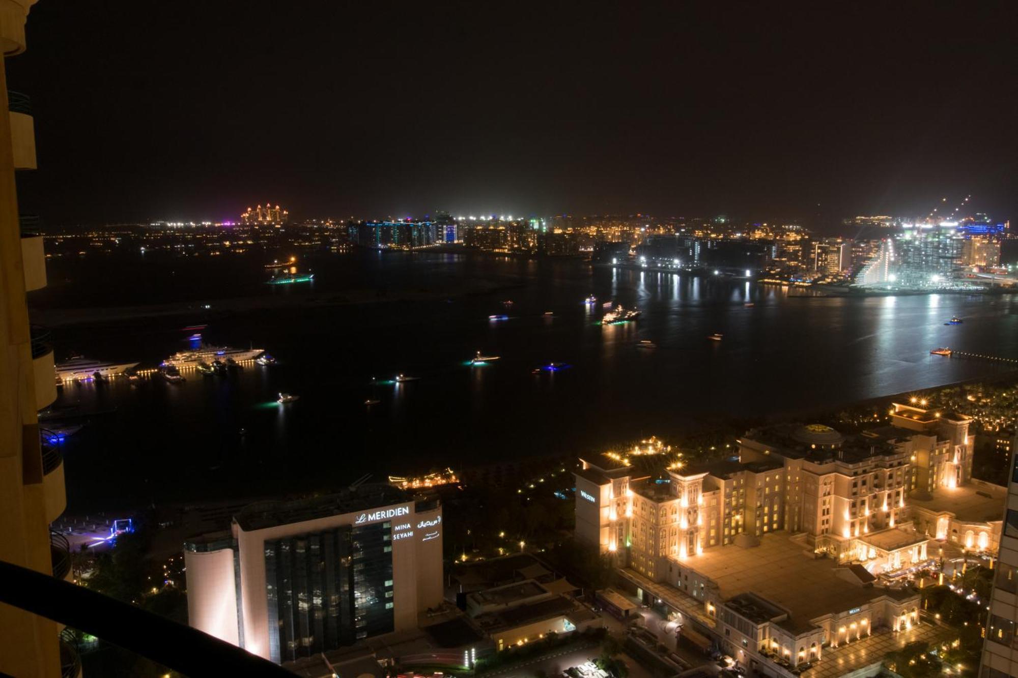 Appartamento Spacious For Girls In Marina فتيات فقط Dubai
