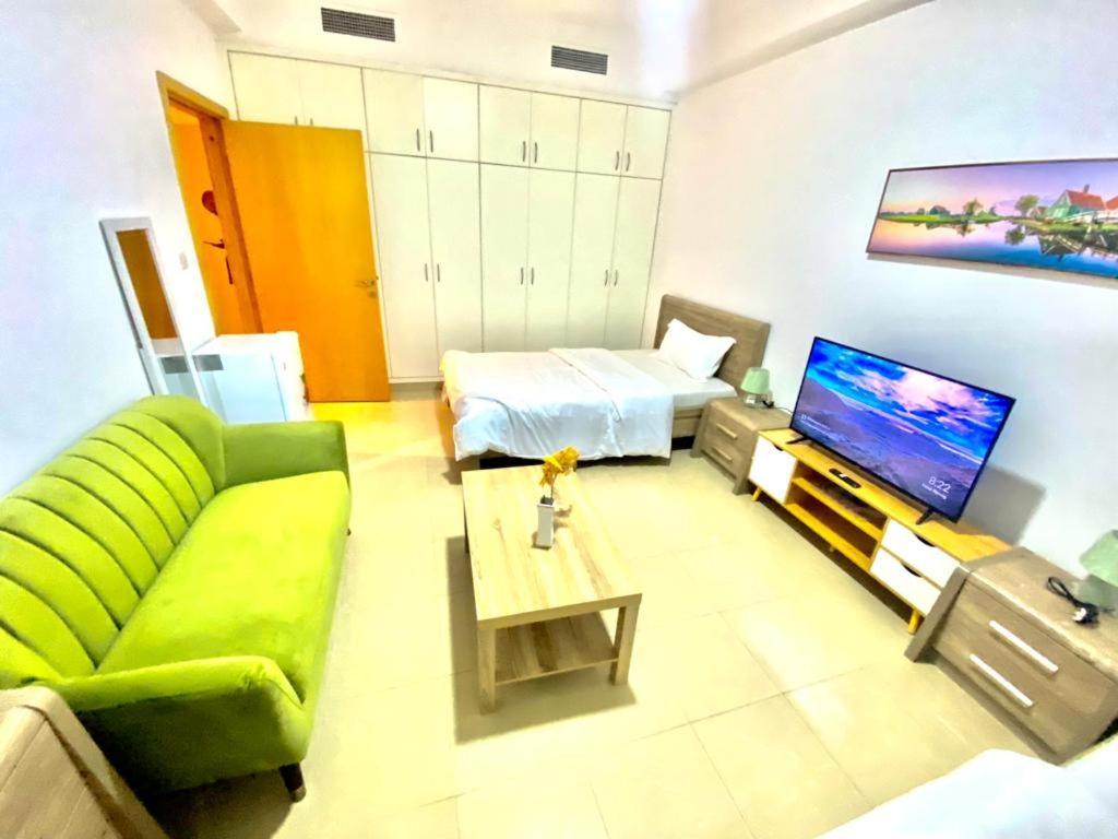 Appartamento Spacious For Girls In Marina فتيات فقط *