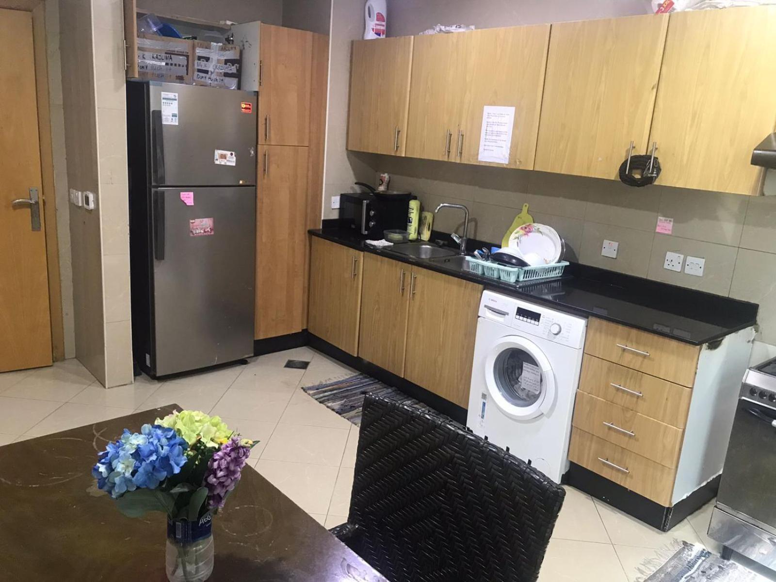 Appartamento Spacious For Girls In Marina فتيات فقط Dubai