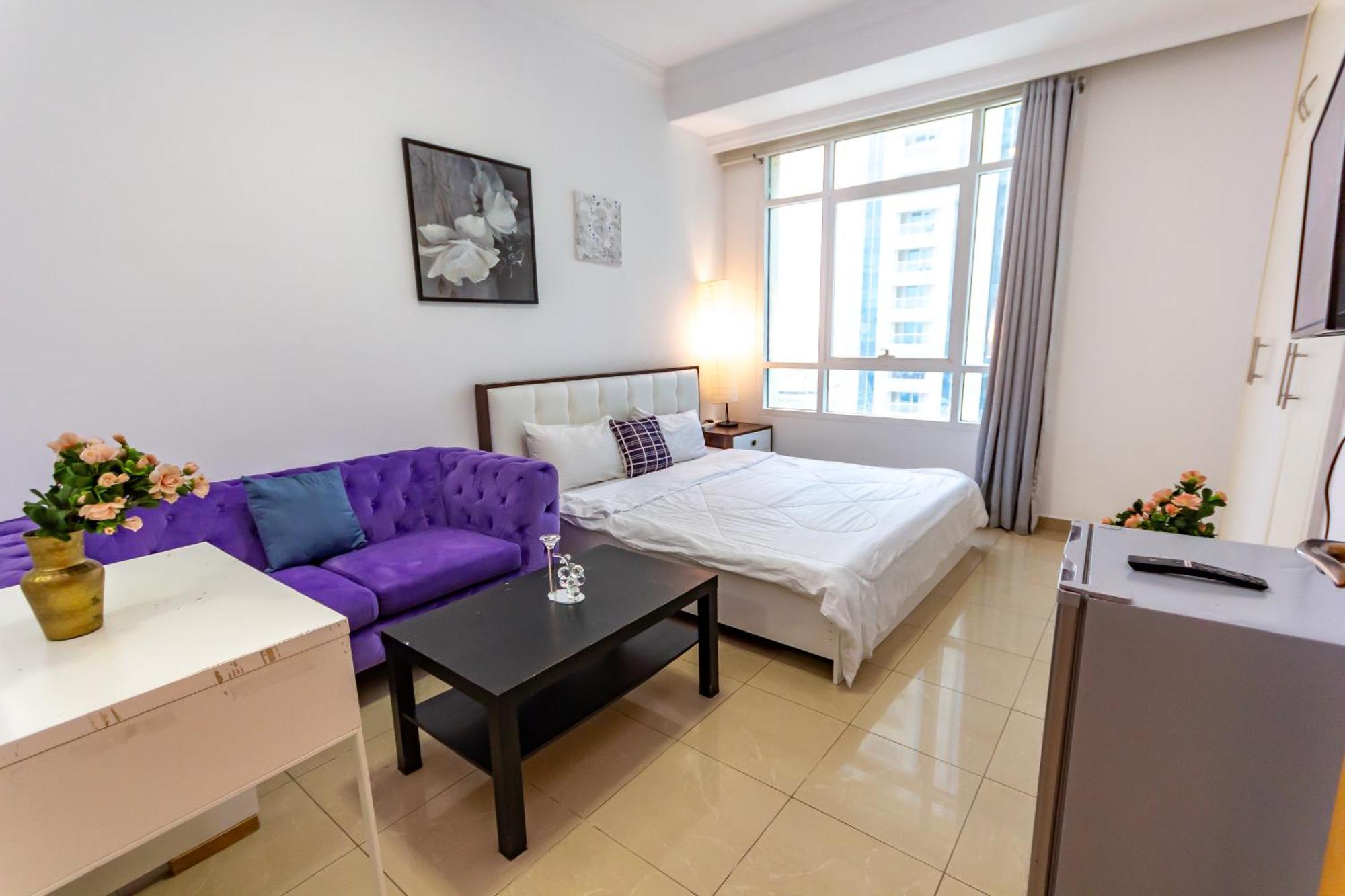 Appartamento Spacious For Girls In Marina فتيات فقط Dubai