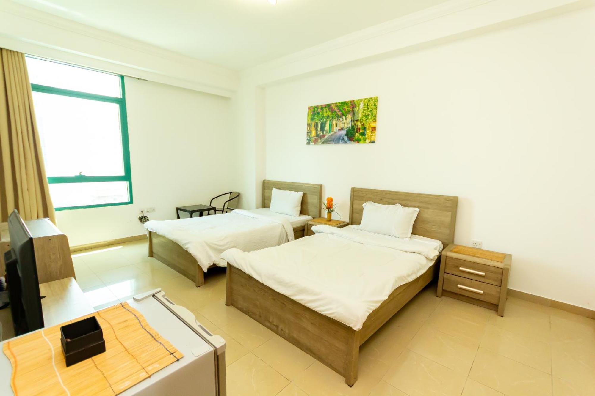 Appartamento Spacious For Girls In Marina فتيات فقط Dubai